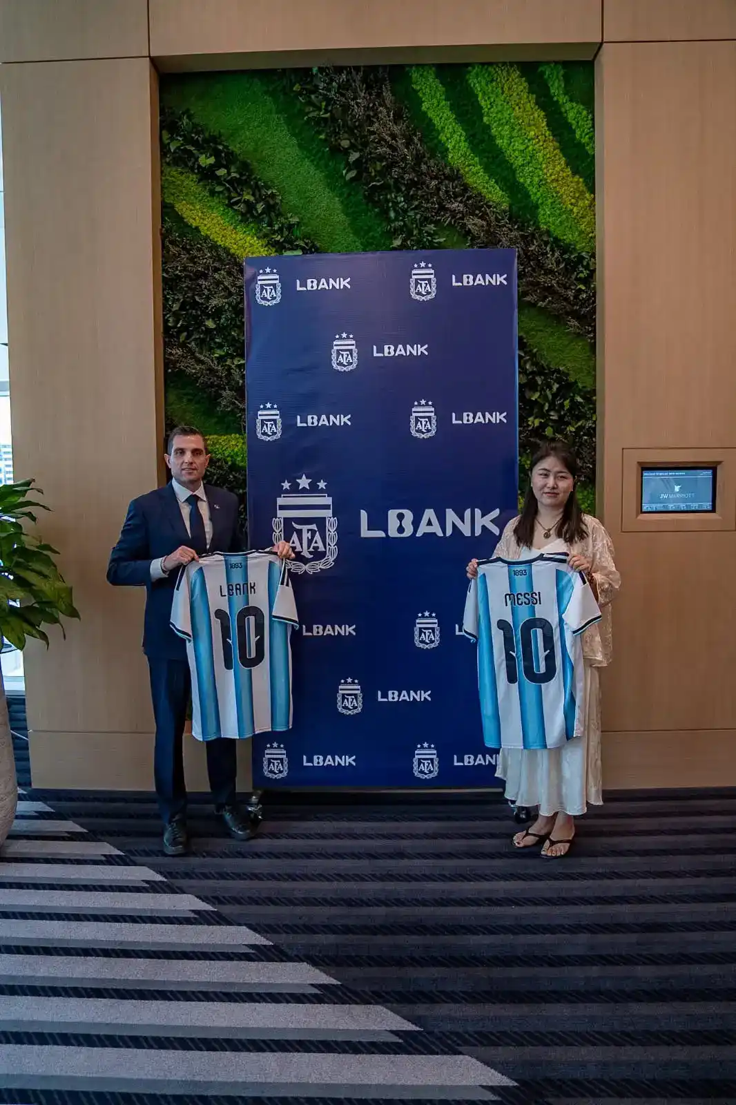 可能是包含下列内容的图片：上面的文字是“고기 ဆိုပ LBANK LBANK মসচ LBANK LBANK LBANK ATA LBANK ဝမ UeaлK 10 LBANK ရ LBANK 10V 10 AA LBANK LBAN”